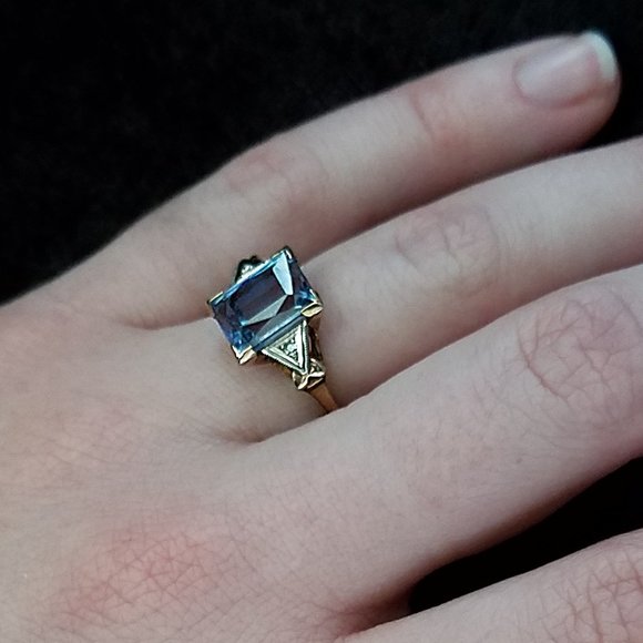 10K Yellow Gold Aquamarine and Diamond Ring - Picture 3 of 7